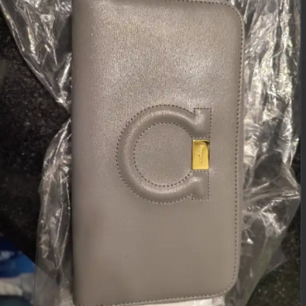 Authentic Ferragamo grey continental wallet NWT